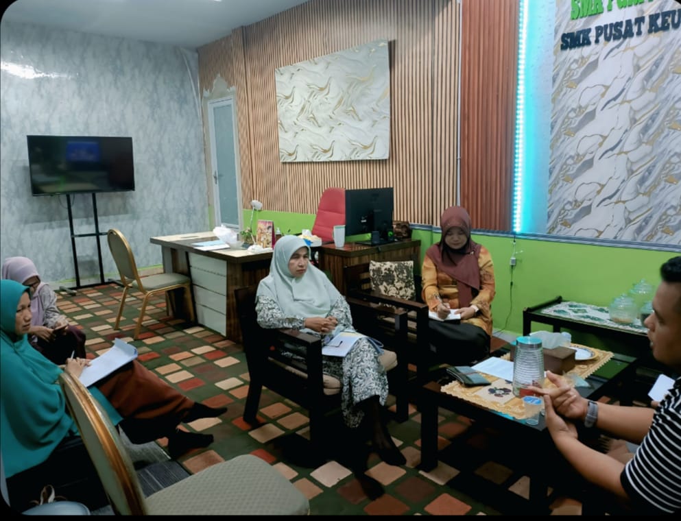 Rapat Kerja Persiapan Awal Tahun Ajaran 2025/2026 SMK PGRI Pekanbaru
