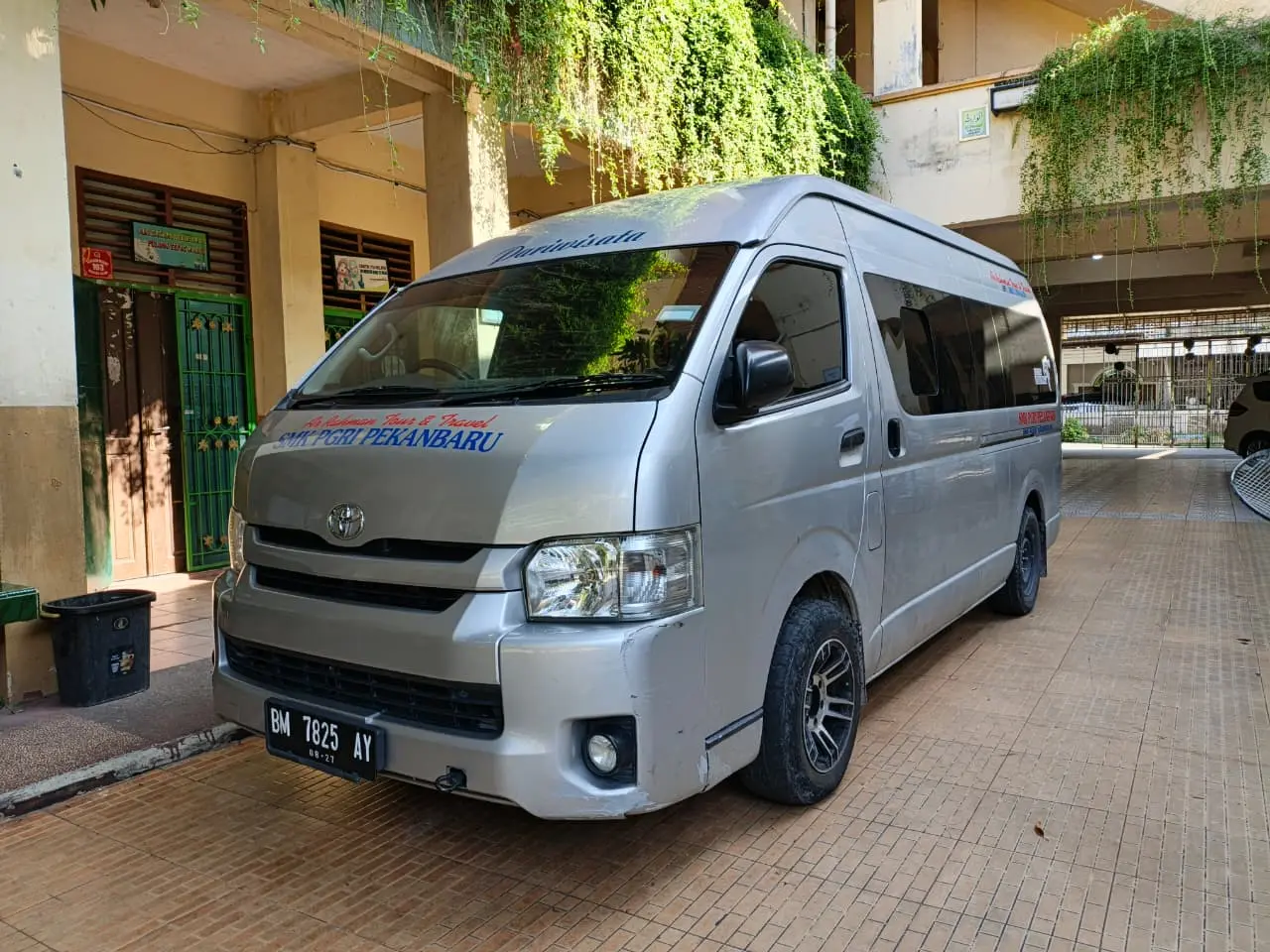 Bus Pariwisata