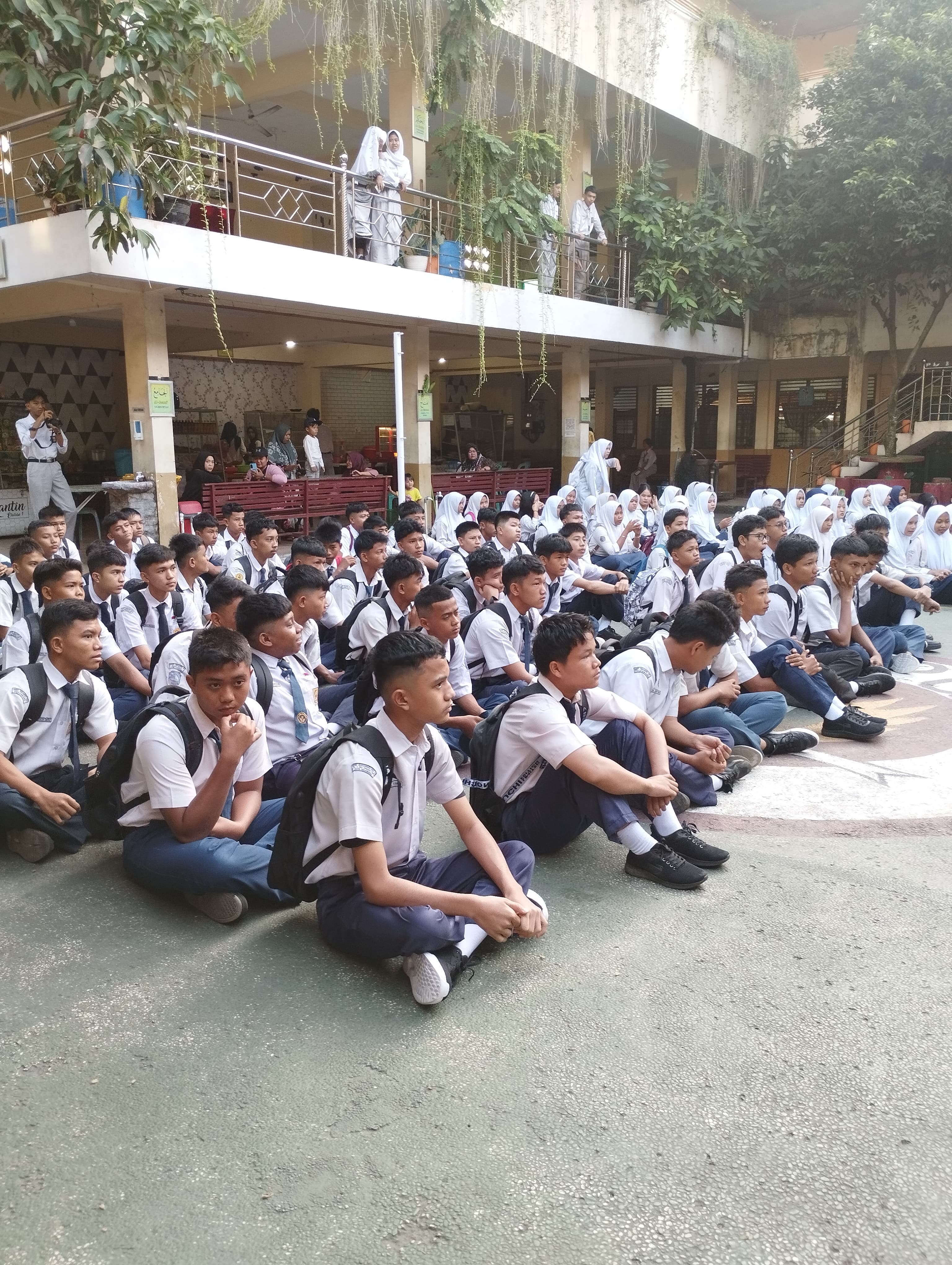 HARI PERTAMA MASA PENGENALAN LINGKUNGAN SEKOLAH (MPLS) DI SMK PGRI PEKANBARU TAHUN PELAJARAN 2025/2026