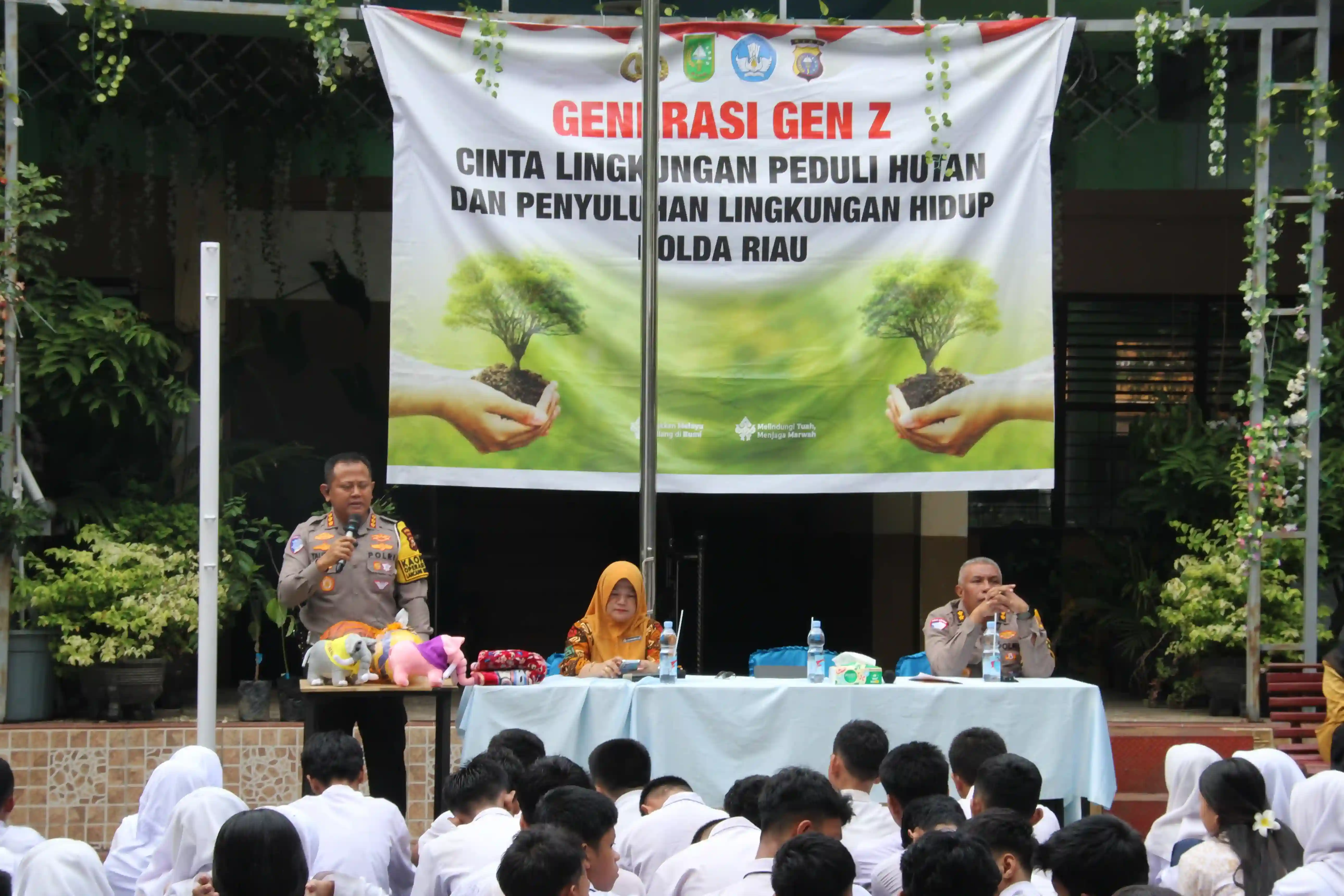 Gen Z Peduli Lingkungan: SMK PGRI Pekanbaru Gelar Penyuluhan Bersama Polda Riau